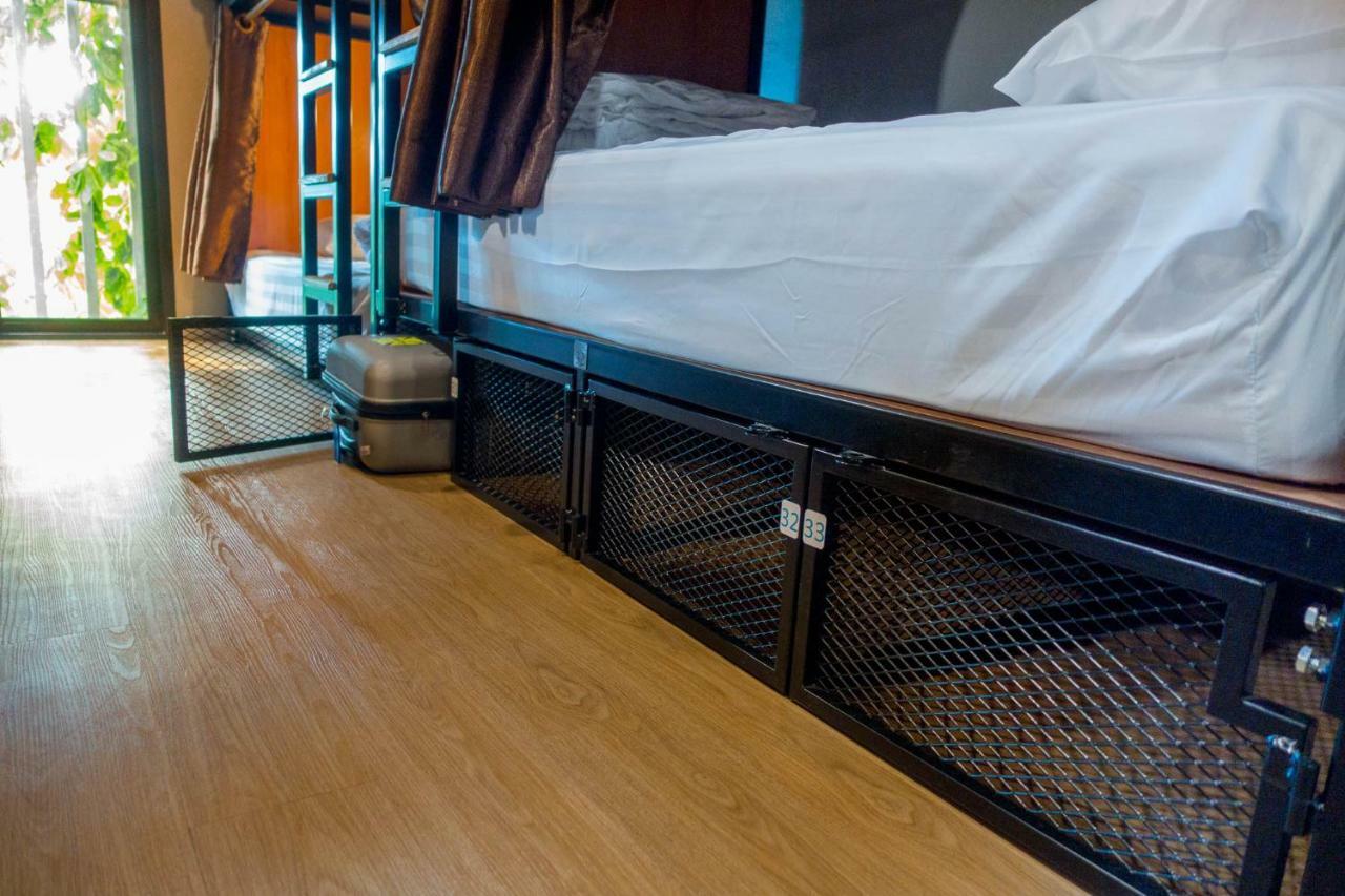 Comfy Bed Hostel (Adults Only) Бангкок Екстер'єр фото