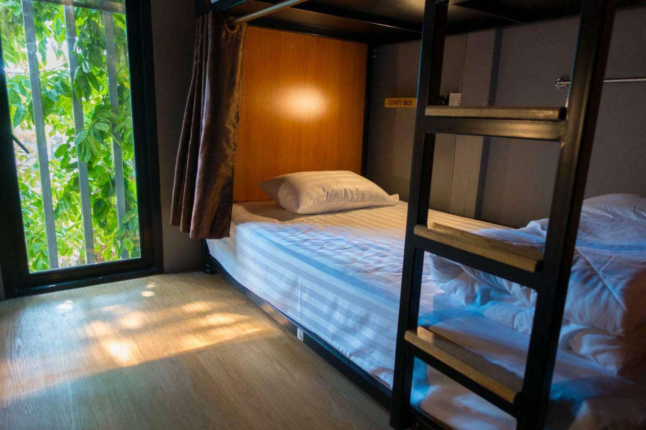 Comfy Bed Hostel (Adults Only) Бангкок Екстер'єр фото